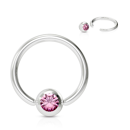 Forward helix piercing ringetje steentje roze